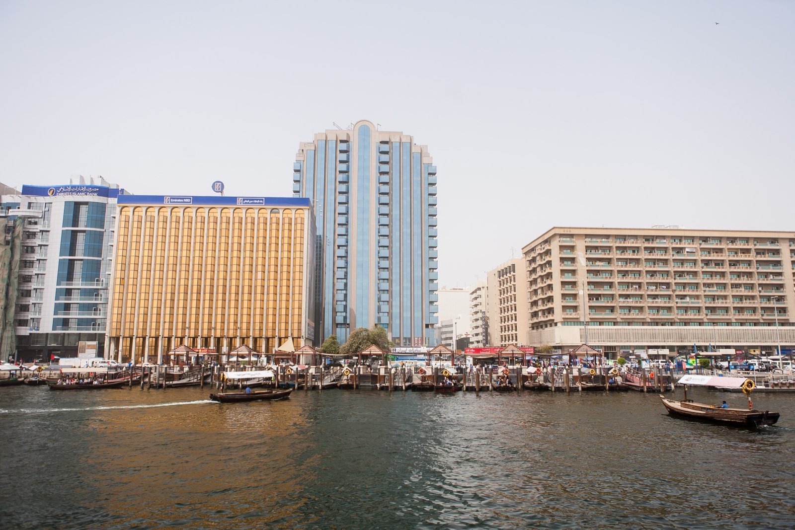 Dubaï Creek, dhows et immeubles au bord de l’eau